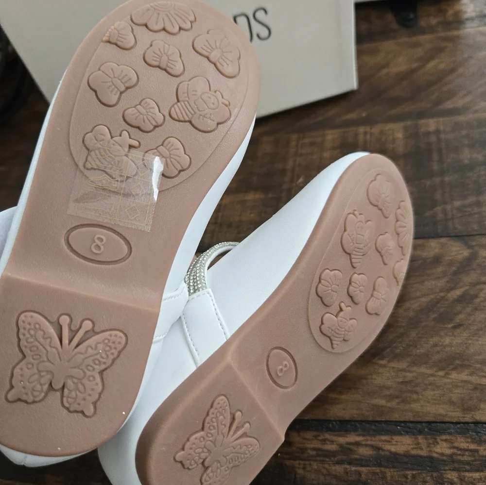 Tip Top Kids Girls MaryJane White Shoe with Rhinestone Strap. Style S187. Size 8